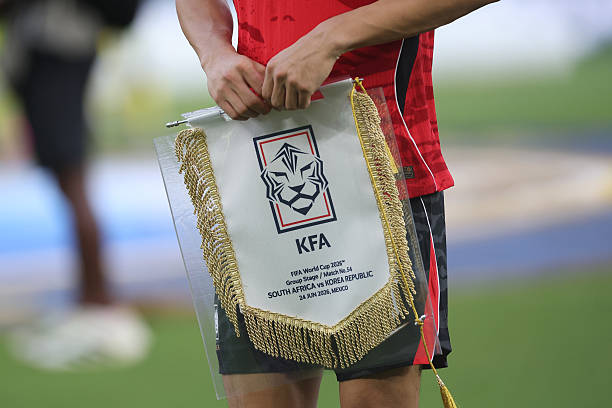 livedoornews's tweet photo. 【波紋】韓国サッカー界に衝撃、大韓サッカー協会に外国人審判への“性的接待”疑惑　
https://t.co/3u9CmqJfDF

2011～2012年、韓国で開催されたW杯予選や五輪予選、国際親善試合を担当した外国人審判員ら10数人に、性的サービスを伴う接待が行われた疑いが浮上したと韓国メディアが報じている。 https://t.co/IOsDbNtIwQ