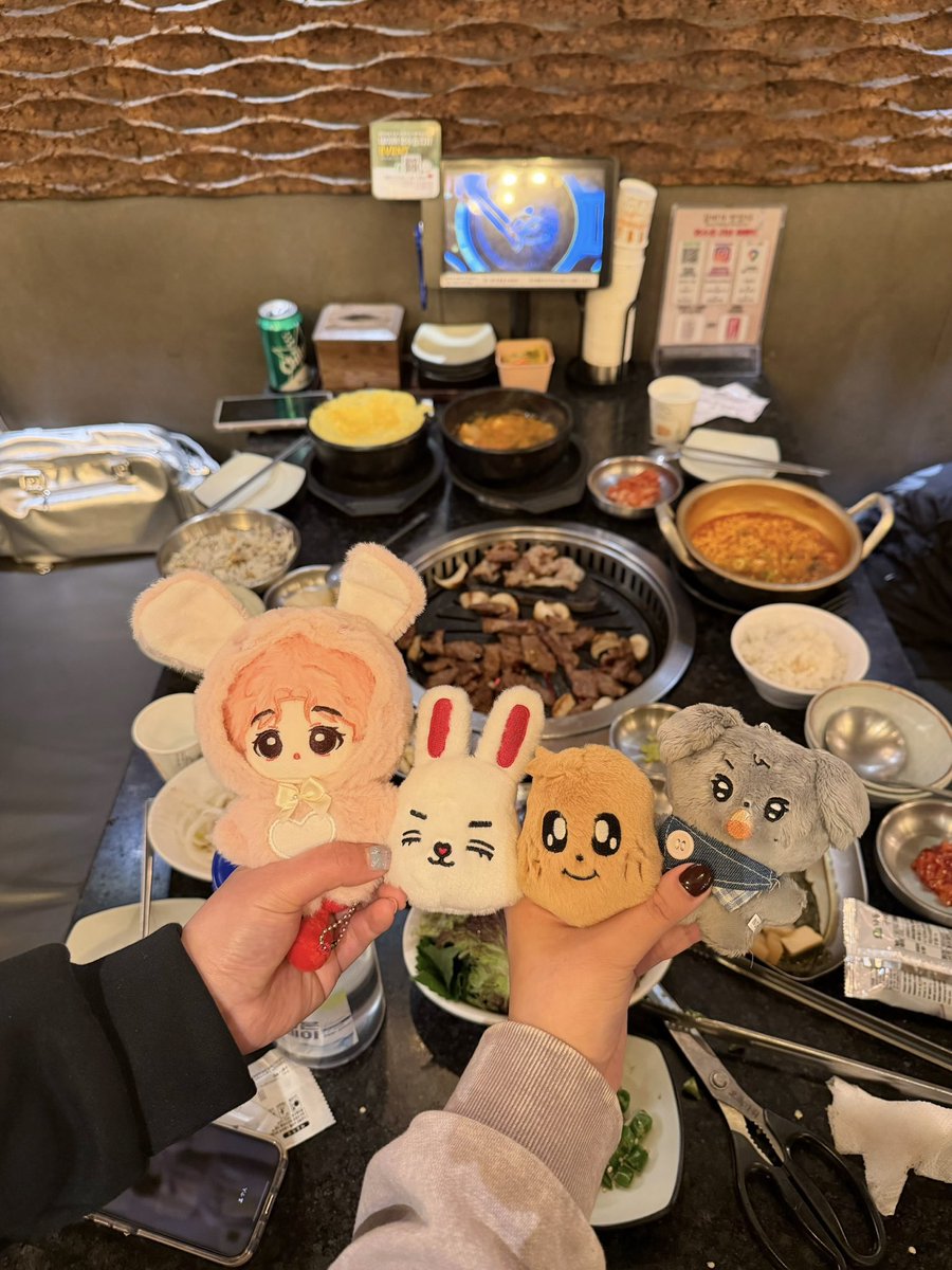 lololohoiching's tweet photo. 가장 행복한 순간은 친구와 함께 콘서트를 보고 나서 맛있는 음식을 즐기는 거예요~🩵🩷😋
만약 Nutrl 한 병이 있다면 분명 더 재미있을 거예요🍋💛
#smileupforyou https://t.co/GVVBCquBpt