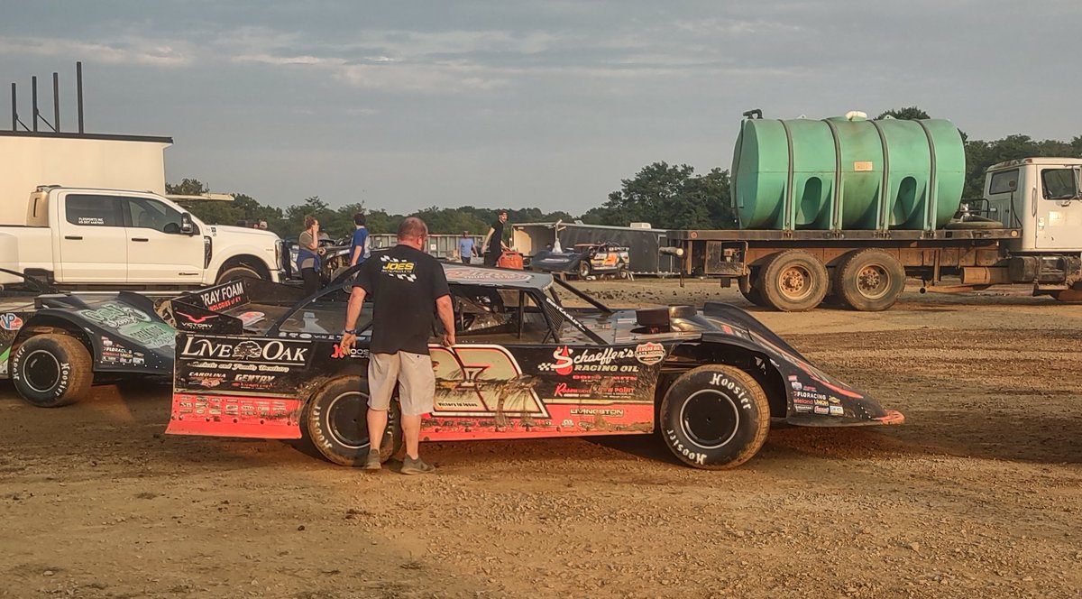 BeckRacingMedia's tweet photo. Mount Holly, N.C.'s @ChrisFerguson22 wins Heat 1  @lucasdirt @FlorenceSpdwy.📷Rhonda Beck https://t.co/Bk6CZSFXh0