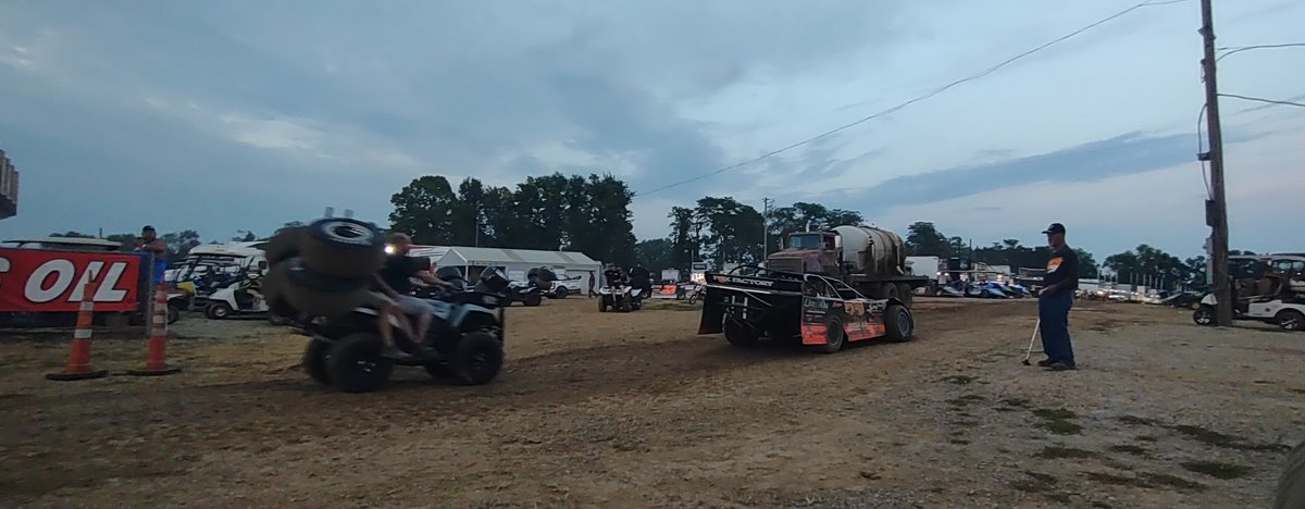 BeckRacingMedia's tweet photo. Mount Holly, N.C.'s @ChrisFerguson22 wins Heat 1  @lucasdirt @FlorenceSpdwy.📷Rhonda Beck https://t.co/Bk6CZSFXh0