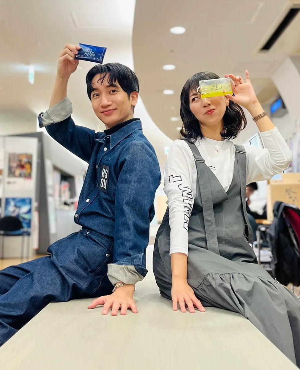 nanbilly's tweet photo. 【8/7 #なんめが #プレゼント】

☀️昼の相棒・夜のお伴⭐️

小物やICカードも入る"クリアマルチケース"
DayVer.とNightVer.の2種類✌🏻
(どちらが当たるかは届いてからのお楽しみ)
フォロー&amp;リポストでもOK💫

📩応募はこちら
https://t.co/hCI5UYCDS6
番組エンディングで当選者を発表します🗣️
 
#FM大阪 https://t.co/w4GALF1NRa