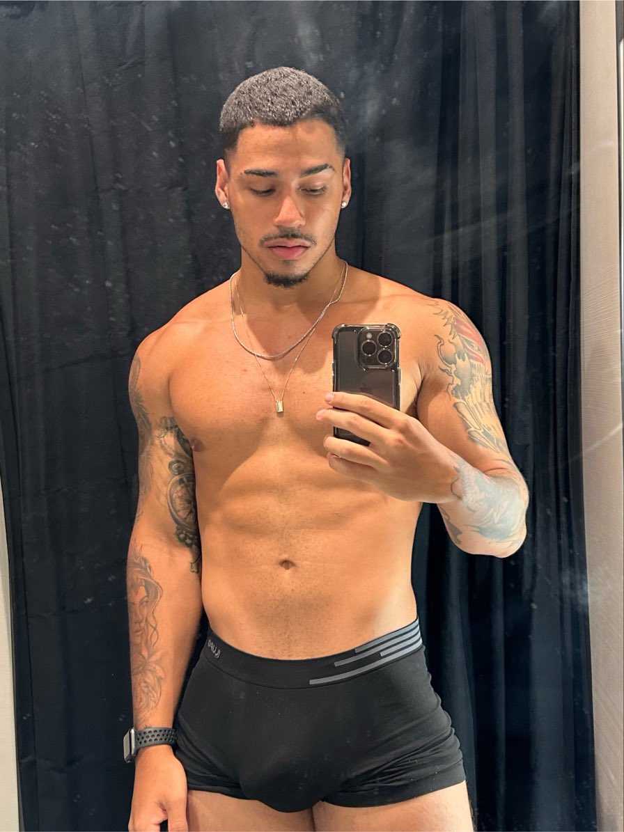 viniciusanttn's tweet photo. os vazados desse aqui é um absurdo🤤 https://t.co/tb8RyFSawt