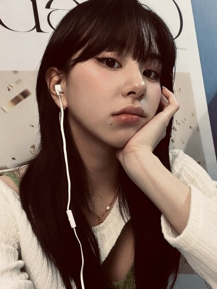 Ivyct3w's tweet photo. ୨୧ ── 𝑰𝒗𝒚 ── ୨୧
♡ 𝑨𝒍𝒕𝒖𝒓𝒂: 1.65 m
♡ 𝑶/𝑺: Bisexual / Soltera 
♡ 𝑬𝒅𝒂𝒅: 21
♡ 𝑺𝒊𝒈𝒏𝒐: Leo 
♡ 𝑬𝒔𝒕𝒂𝒄𝒊ó𝒏 𝒇𝒂𝒗: Primavera / Otoño 
♡ 𝑪𝒐𝒍𝒐𝒓 𝒇𝒂𝒗: Rosa / Blanco 
🌷 Amante de las flores
☕ Café lover
📷 Fotografía
📖 Lectura
🎧 Música https://t.co/BqiAQdPrWi