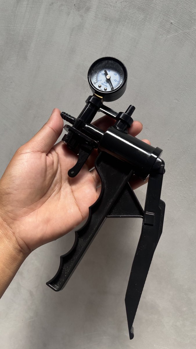 minnextdoor_'s tweet photo. Ada orang tanya, pam aku x sedut kulit telur ke. Jawapan tak. Sebab size tube aku ngam2 size batang. And pam aku ada gauge. Kalau terlebih pressure, mmg akan sedut. So gradually increase pressure boleh prevent kulit telur tersedut. https://t.co/DkmLGLe2qH