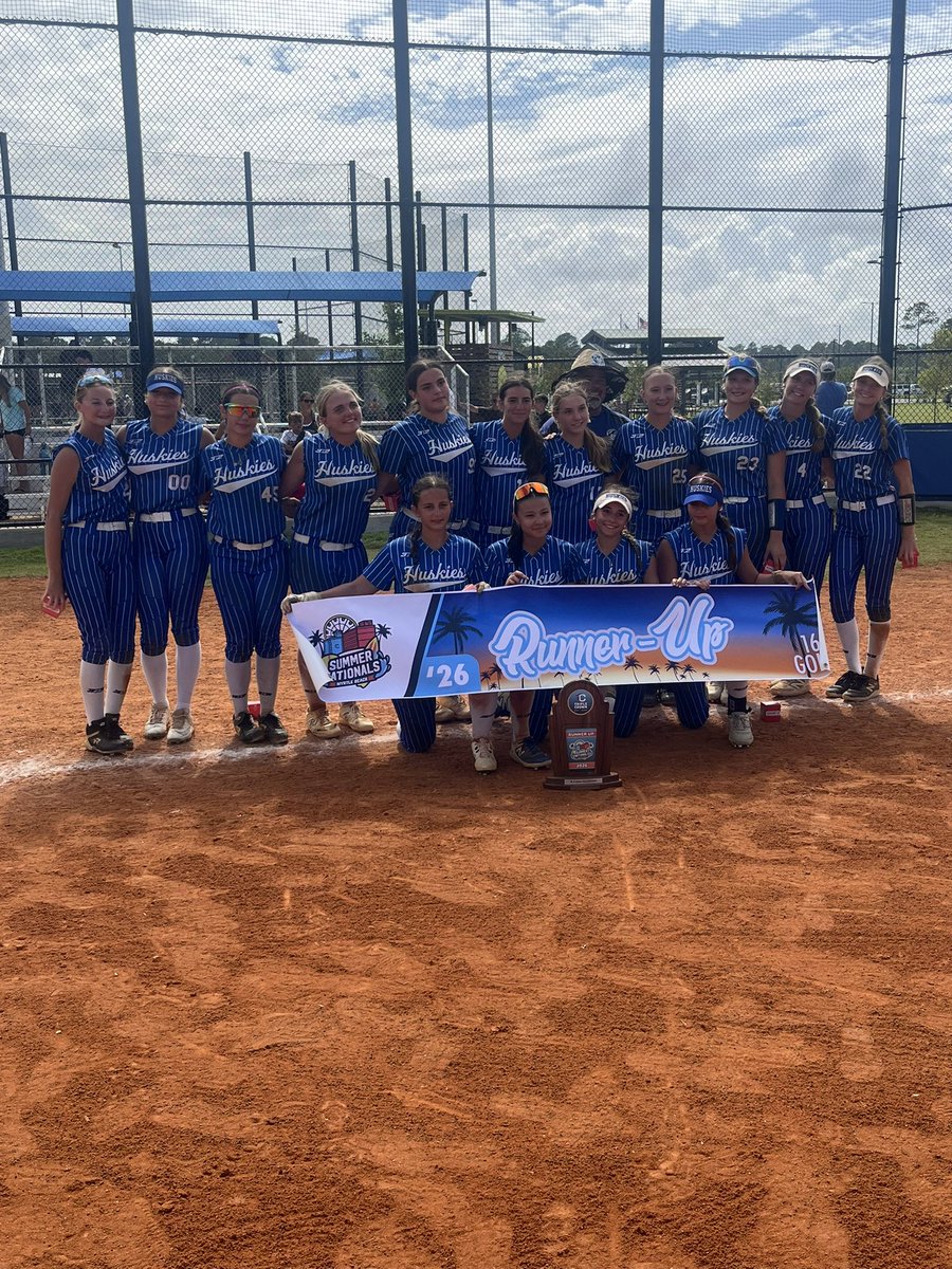 JPeanamanda2028's tweet photo. Another great season with my team with a record of 57-17-4. Thank you so much to my coaches and teammates! I contributed by having an average of 0.518, 87 hits, 78 runs scored, and 38 steals. Ready for what the next season will bring! @Johnknopf10 @CoachJoeHuskies @EStateHuskies https://t.co/CU6HTB6GfN