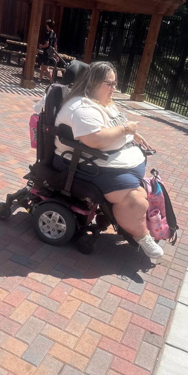 JamesJacks1t's tweet photo. Saw this at the community pool today, bitch could definitely kill a horse if she sat on it , calves kind of look good though https://t.co/qq92rpoTkp