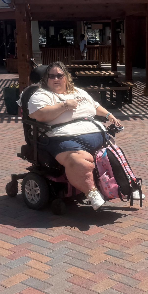 JamesJacks1t's tweet photo. Saw this at the community pool today, bitch could definitely kill a horse if she sat on it , calves kind of look good though https://t.co/qq92rpoTkp