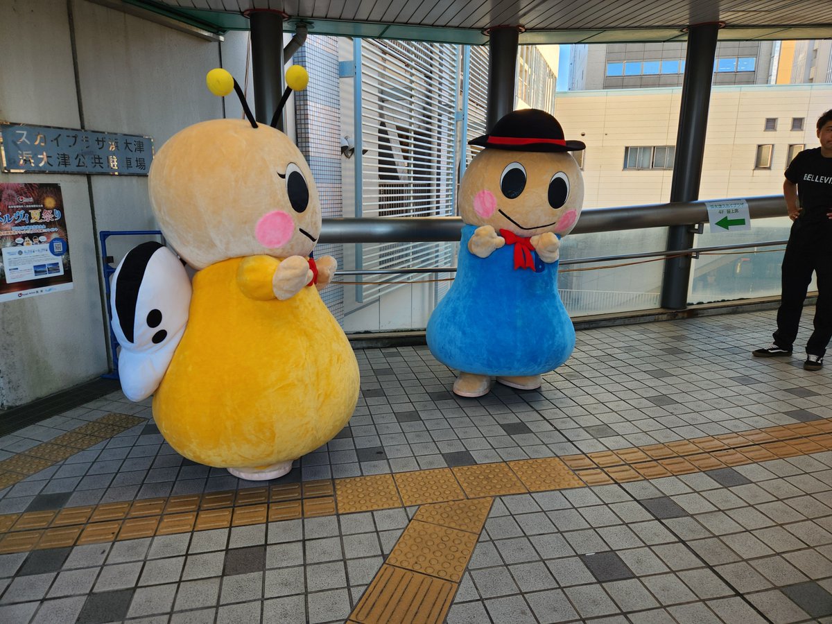 C13g2RBeNdsBIYd's tweet photo. びわ湖花火大会
風がほどよく吹いて涼しかった

マンションの管理会社さんからの
観覧席プレゼント
ありがたいなぁ

#長栄　##ベルヴィ夏祭り https://t.co/7UqHb6o0yS
