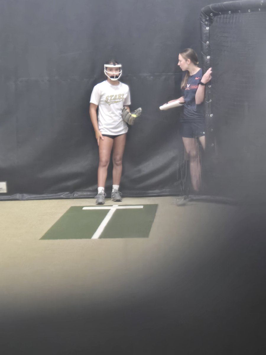 HarperPerkins_2's tweet photo. Had a great time working with @mlhouge tonight! Thank you for sharing your knowledge, experience, and advice. Always looking for ways to improve and continue developing in the circle. 🥎💪 #Softball #Pitcher #PlayerDevelopment #ClassOf2030 #StarzGold https://t.co/BsyC7SvGzz