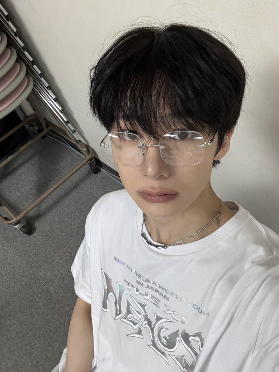 cht_tuneay_o's tweet photo. 금요일엔 뭐다?
     ㄴ 미친 각도의 채형언 얼굴 복지. https://t.co/xjYBmZT2PT