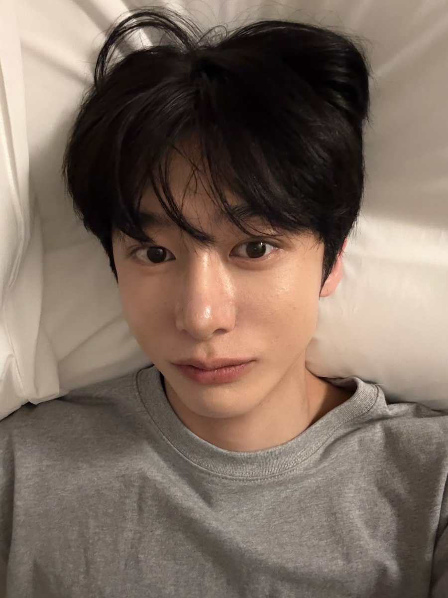 cht_tuneay_o's tweet photo. 금요일엔 뭐다?
     ㄴ 미친 각도의 채형언 얼굴 복지. https://t.co/xjYBmZT2PT