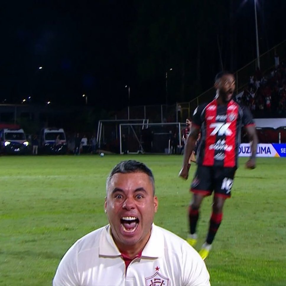 sfpepior's tweet photo. 90 minutos no Barradão são muito longos https://t.co/atthfKYbE5