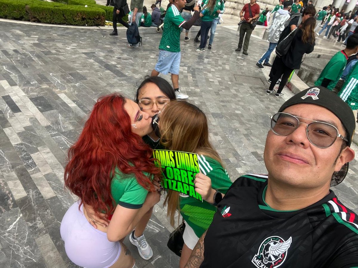 don_rufo84's tweet photo. Con toda la fucking actitud
@Lluzzecita9082
@bernal_jac65021 
@Zafiro_ofi https://t.co/VorOYPeTaF