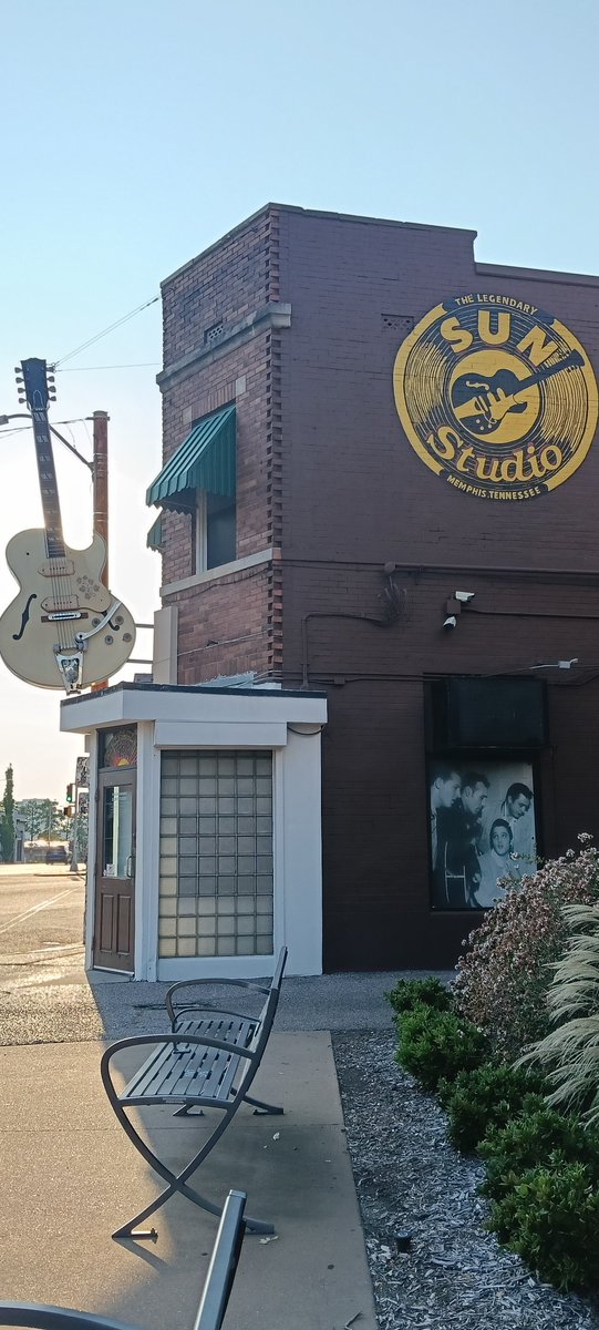 Fas_04's tweet photo. Postcards from Memphis:

1. Graceland 
2. National Civil Rights Museum 
3. Mississippi River 
4. Sun Studio https://t.co/BK88GurBTo