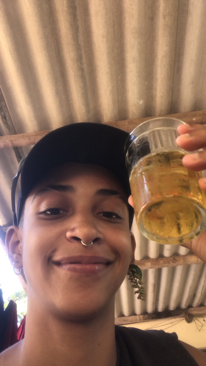 icaralhu's tweet photo. hoje foi no black e white com redbull delicia saborosa https://t.co/8J3lUrzpRT