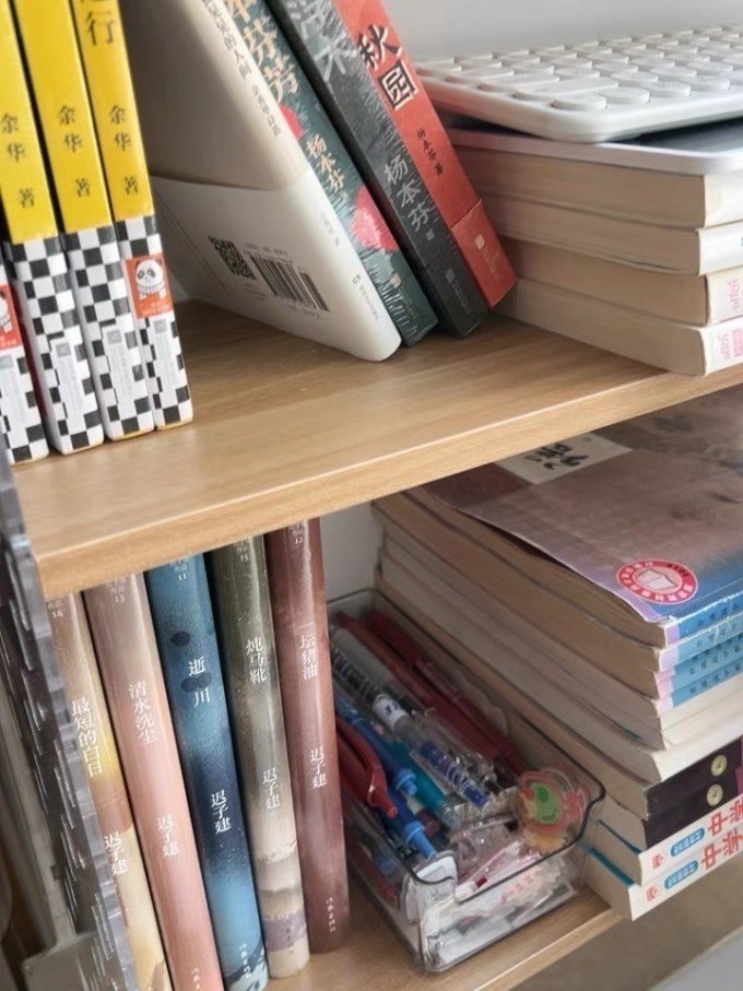 CXuIOkGvO2yRTkw's tweet photo. 断舍离进行时，旧杂志换的收纳��、旧毛衣改的抱枕，原来老物件还能当“新家新成员”，整理干净，日子也轻了 https://t.co/A8fnq2MW8m