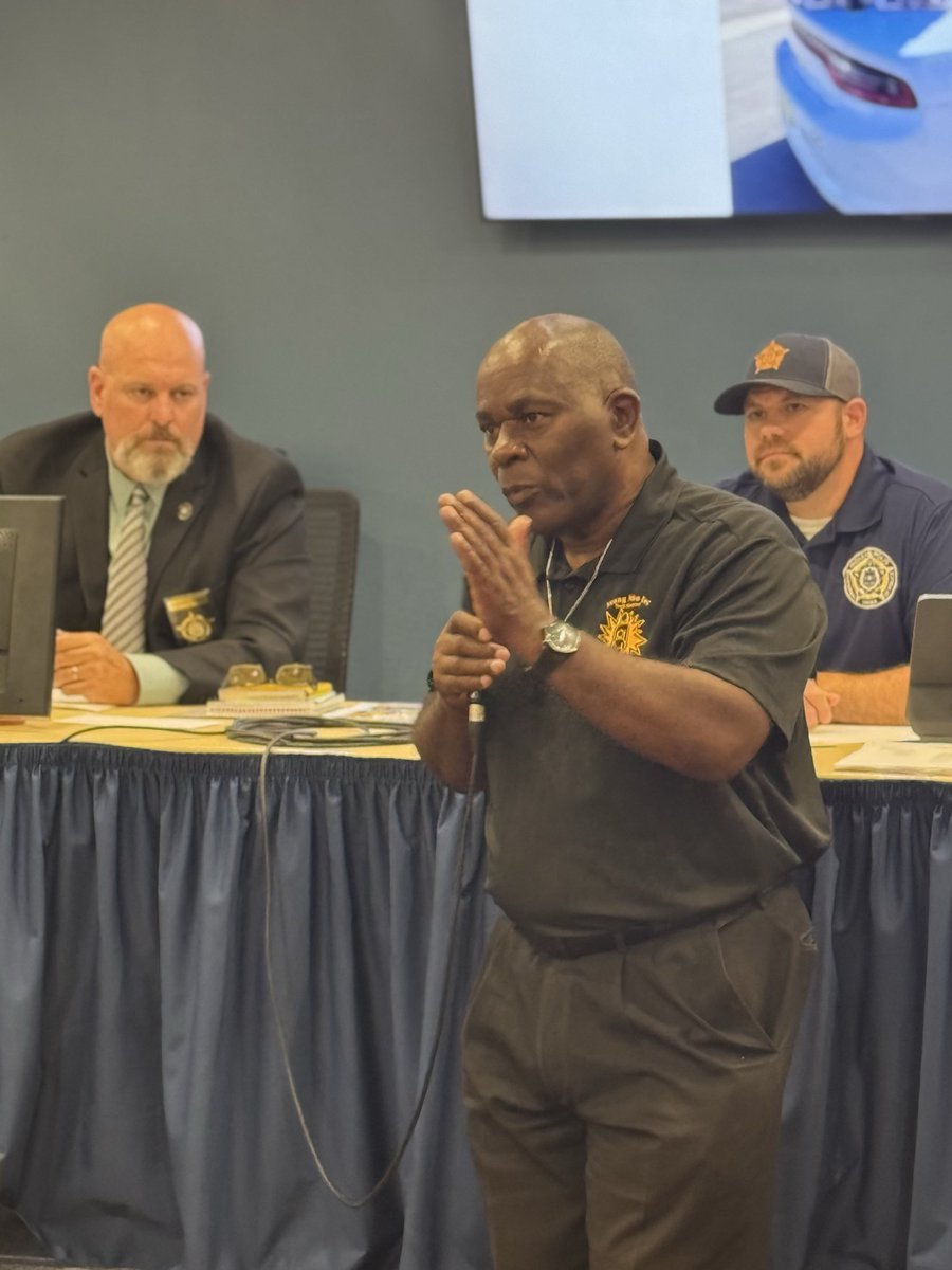 RickFOP86's tweet photo. INDY FOP SPONSORS ANOTHER SUMMER CAMP of Young Men’s Inc

⭕️ Grateful to Rev. Malachi Walker and his Team for leading a City-Wide Model

👉 Indy FOP made another $5,000 Investment in Indy’s Youth and Leadership Development

Standing Shoulder to Shoulder‼️ #CopsCare  #Support #FOP https://t.co/33c1eIj0fG