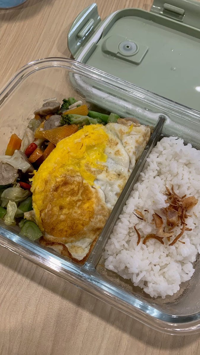 Darkeumons's tweet photo. day 2 belajar masak https://t.co/ueEKG4lFvn