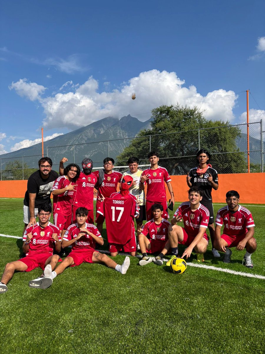 ariel_c12's tweet photo. Spiderman se unió a un equipo de fútbol y se llevó la victoria 🕷️‼️ 

Ciudad:  Monterrey, Nuevo León 

Pais: México 

Ubicación: Liverpool, Mederos Uanl, 64920 Monterrey, N.L.

#SpideyTracker https://t.co/u2gc84GXDF
