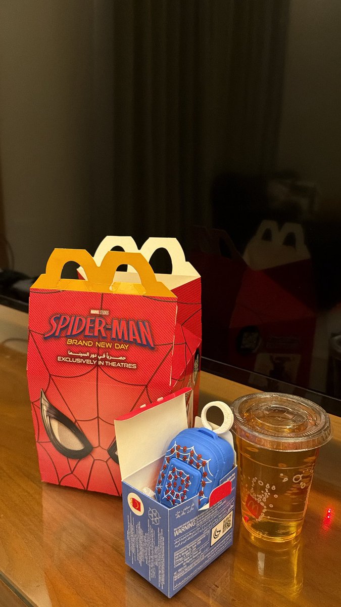 7_xzll's tweet photo. ايوه ماخده Happy Meal عشان اللعبه https://t.co/NXvo2Z1OJC