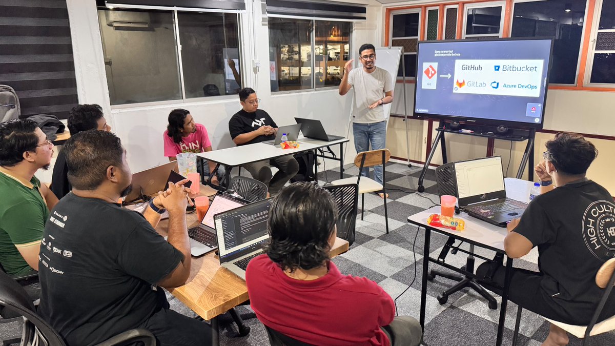 Kedahtechvalley's tweet photo. Semalam. Short session. GIT sangat penting, kita mulakan sharing asas pengenalan, cara praktis IDE dan git command.
Terima kasih tenaga pengajar dan semua yang hadir bagi sokongan, sama ada secara bersemuka mahupun dalam talian. #drivingkedahsdigitalfuture #kedahtechvalley #pptdk https://t.co/QSZ1NLCAT6