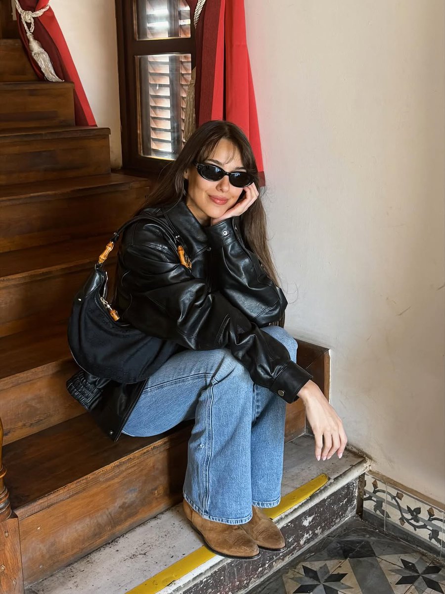 dilandenizevxu's tweet photo. 🥟🥟🥟
1) Öğretmenevi, çocukluğum burada geçti 🫠
2) Yengen LA’de
3) Kaleiçi!! Ortaokul ve lise yıllarımda bu sokakları arşınlamıştım.
4) Babamın doğum günü pastasını beklerken 🥥
5) Annemle Kapadokya’da leziz bir yer keşfettik.
6) Soğukta yürümeyi sevmed... https://t.co/W8ZkMHsIFe