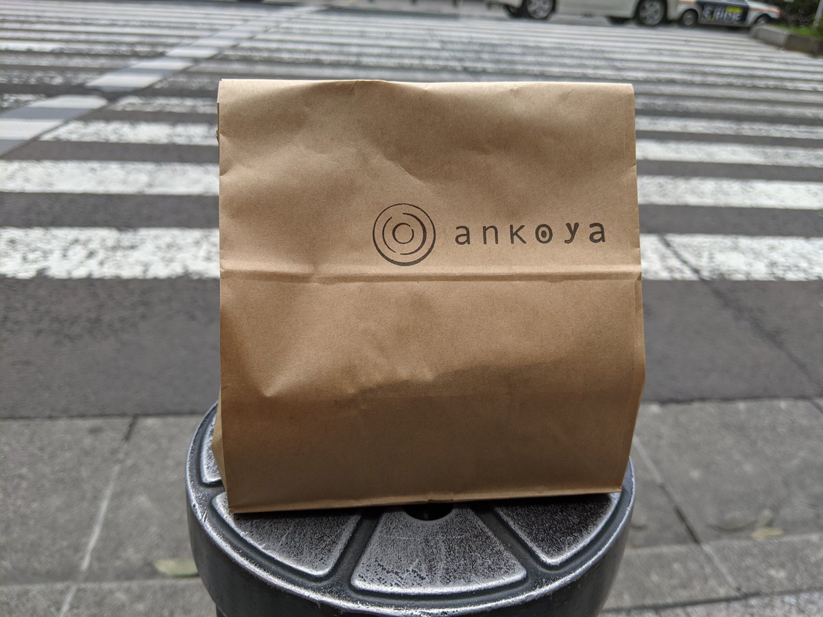 nanigashi4's tweet photo. ankoyaでどら焼きを購入。抹茶たっぷり。 https://t.co/PhjkJNiDFt