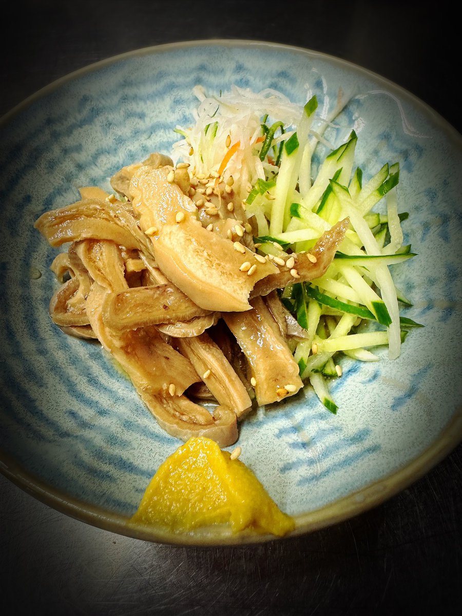 Douze12plus's tweet photo. 蒸し暑い✨️ハナキンキン✨️
熱中症に気をつけましょう😊

今宵も…
🏮赤提灯と共に お待ちしてます🍺
🏮営業時間 16:00-21:00🏮
⚠️🏮消えていたら閉店サイン🏮
⚠️水曜+日曜定休日・祝日休業

#自由が丘 
#大衆酒場 
#赤提灯 
#喫煙可能店
#水曜日曜定休日祝日休業 https://t.co/JlBZ4BKSiV