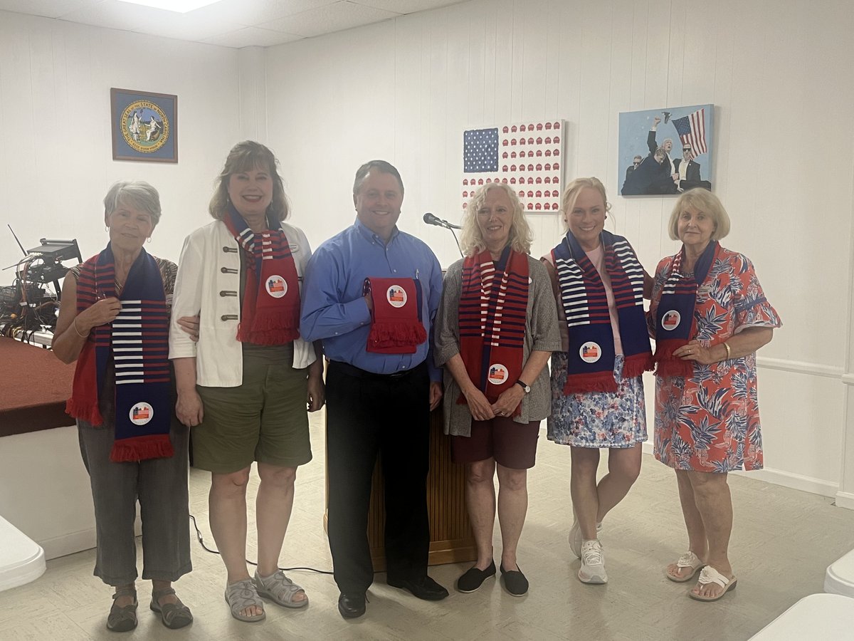 FrankWilliams's tweet photo. Proud to support the Brunswick County Republican Women. @brunswickrw #brunsco #ncgop https://t.co/zmRwVbF4MI
