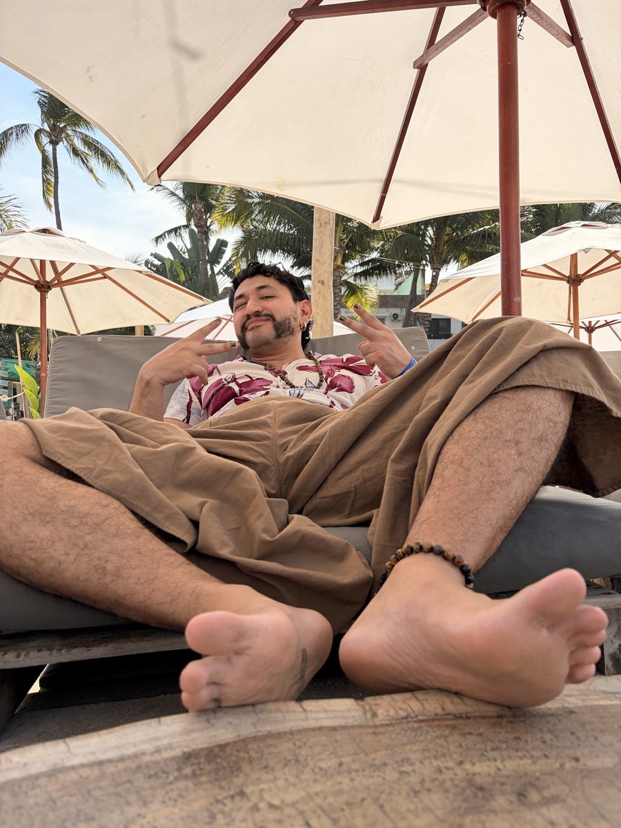 steve_taro's tweet photo. You’re staring, huh?

#BareFeet #GayFeet https://t.co/6LyCBid3XL