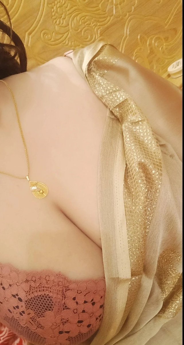 1eActress's tweet photo. #desi #beauty https://t.co/T96tOIduLf