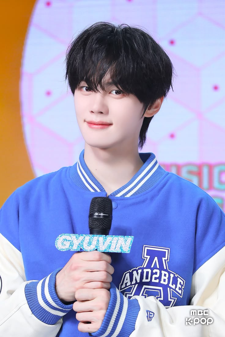 twspopbase's tweet photo. TWS DOHOON and AND2BLE GYUVIN have been announced to step down as MCs of MBC Show! Music Core after 1 year and 5 months https://t.co/vrtvclcCNP