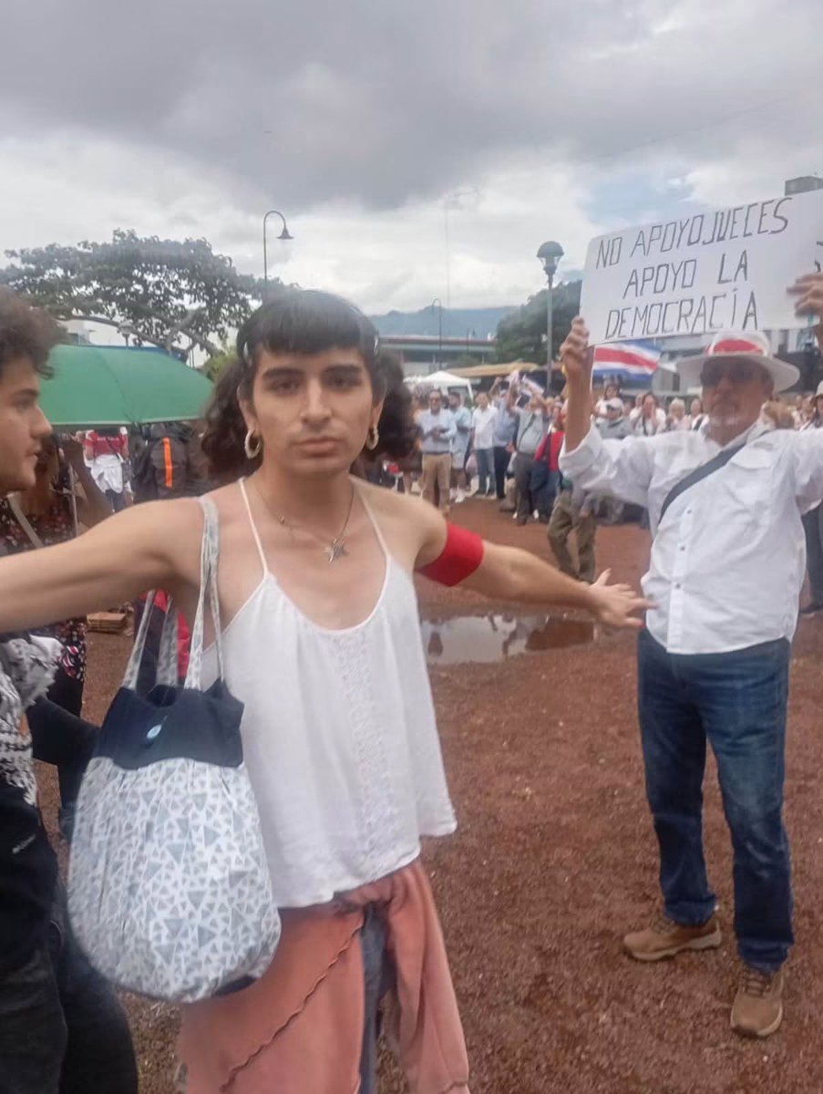 marifer9090's tweet photo. altas personalidades manifestándose el día de hoy 😌 https://t.co/XvX8X7zmGV