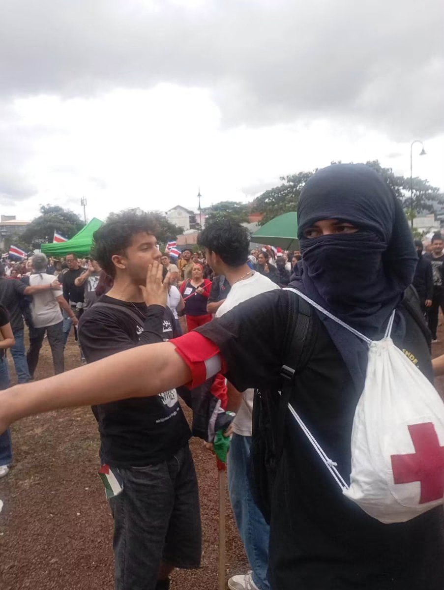 marifer9090's tweet photo. altas personalidades manifestándose el día de hoy 😌 https://t.co/XvX8X7zmGV