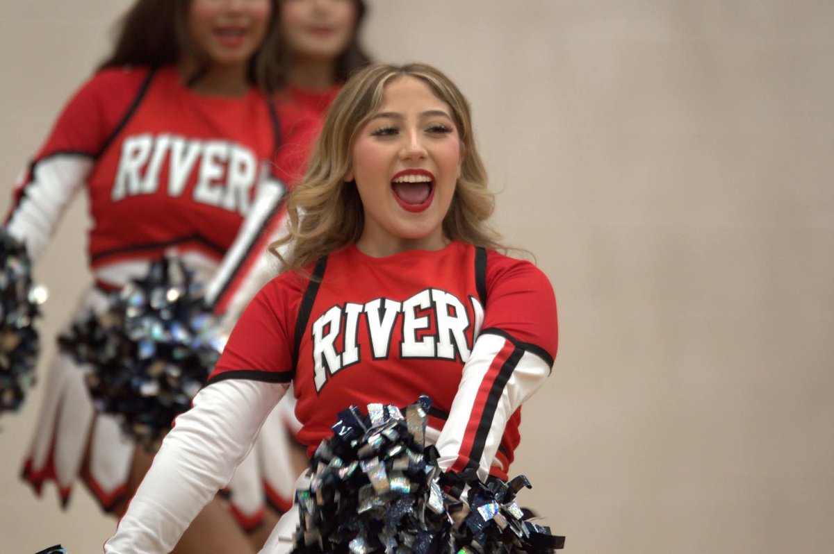 RiveraRaiderFB's tweet photo. Photos: Meet the Raiders from the Rivera Gym. More photos coming. #OnEdge #RaiderNation #TWB #details_discipline https://t.co/LWbJBlYaOF