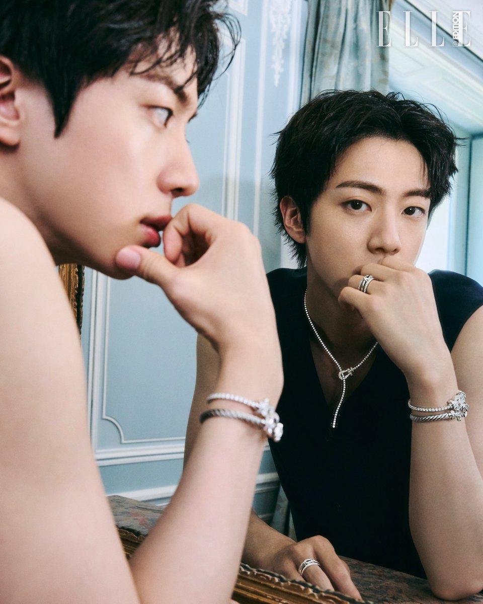 knjgIoss's tweet photo. this picture of jin right now….. https://t.co/1JY4AXKlft