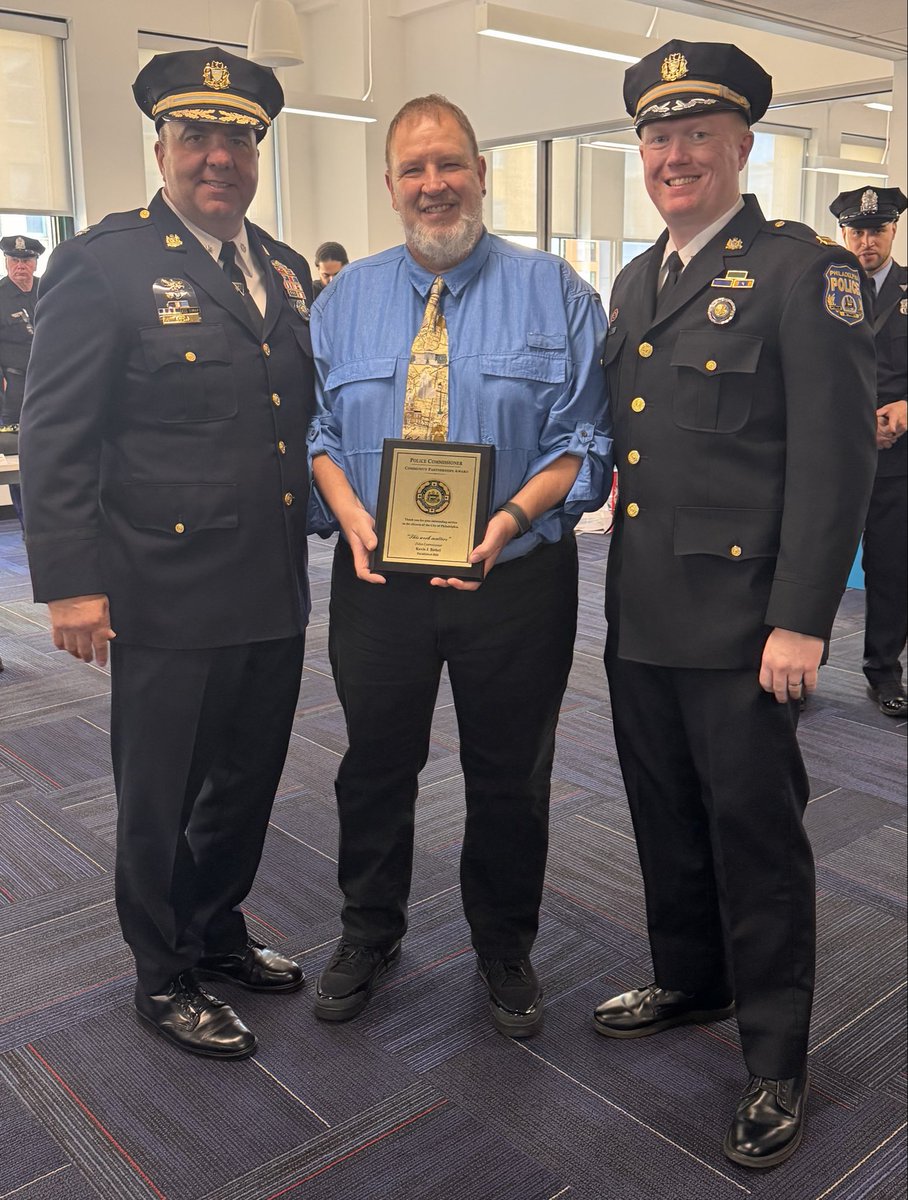 PPD24Dist's tweet photo. Congrats to our Police Commissioner’s Communtiy Award recipients in the 24th District. The work only gets done through the strong relationships we’ve built with our community leaders and members. Outstanding work all around! @PPDAnthonyLuca @PhillyPolice https://t.co/n9mmT0v1vv