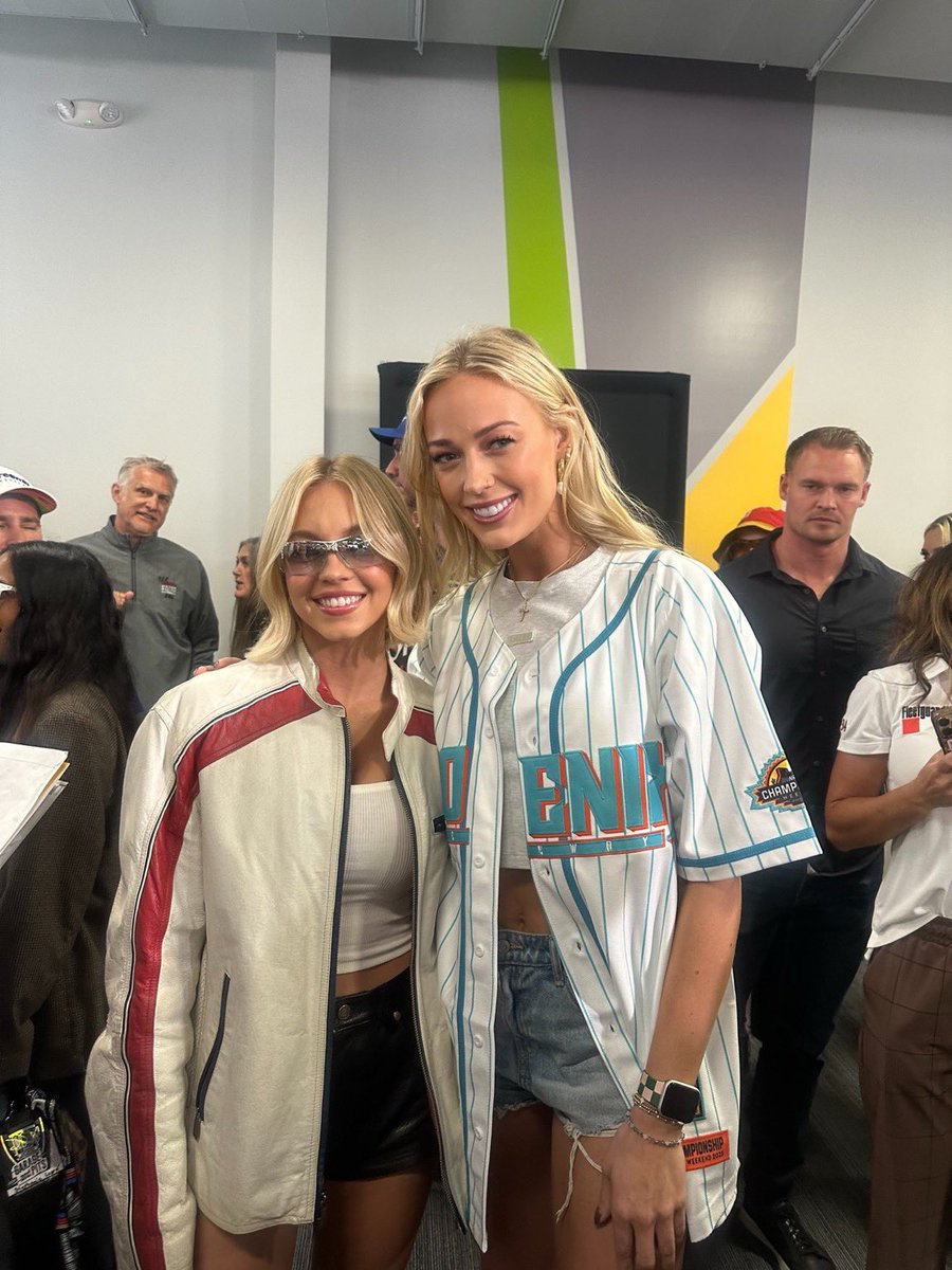 MrsDanielleGill's tweet photo. Here we have two patriotic women, Sydney Sweeney and Sophie Cunningham, that the Left has tried to cancel with all of their might and failed.

Instead, they’re standing together smiling.

God bless @sophaller &amp; @sydney_sweeney. https://t.co/0gBJwY81RY