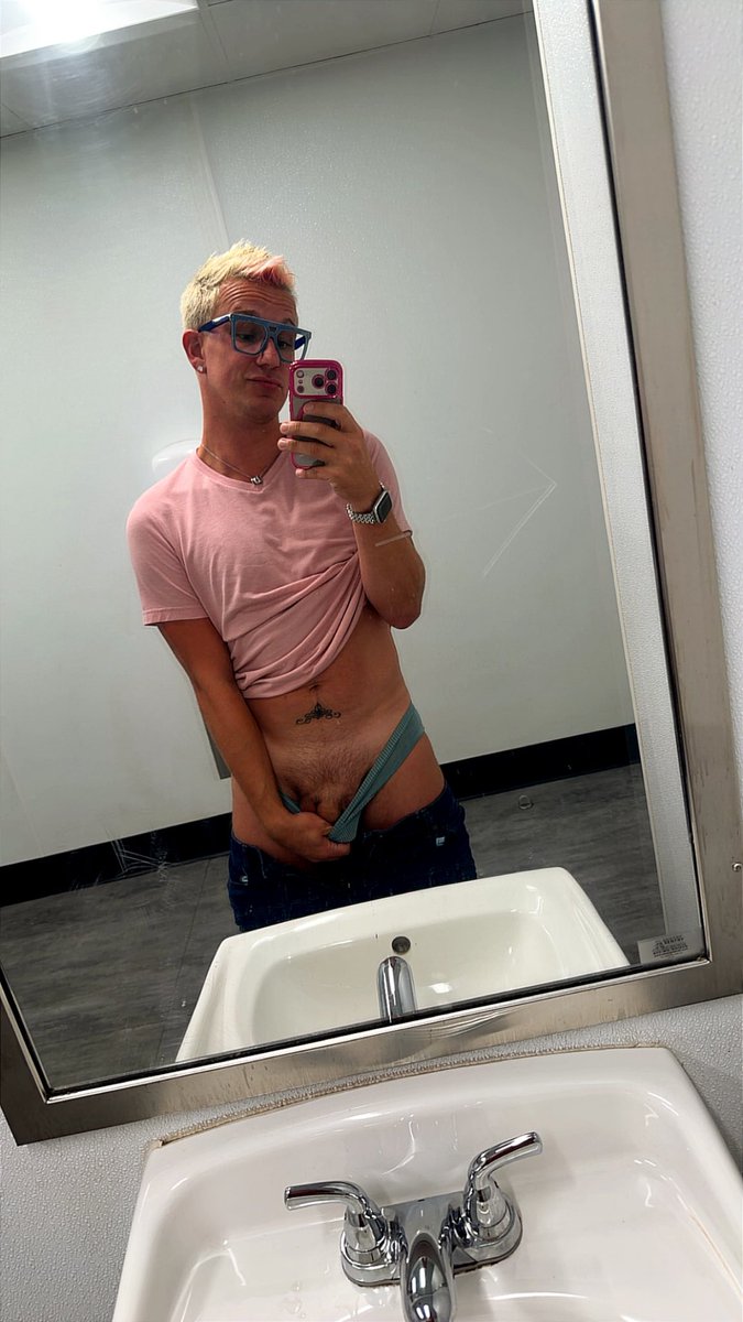 HardNurseLife24's tweet photo. Everyone like a good public bathroom selfie!! Right?? 
#gooner #gay #Twombie #hungthick https://t.co/7mKcmu4GZr
