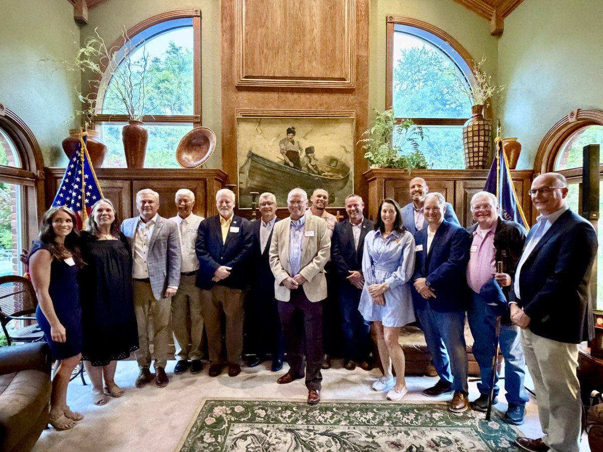 JamesComer's tweet photo. Great day in Owensboro touring the Hinkle &amp; Mulzer Crushed Stone &amp; CRH Asphalt Plant, touring the PMI Swedish Match Plant, meeting Daviess Co leaders, &amp; campaigning for Rep DJ Johnson’s reelection. https://t.co/gRKa9rluyQ