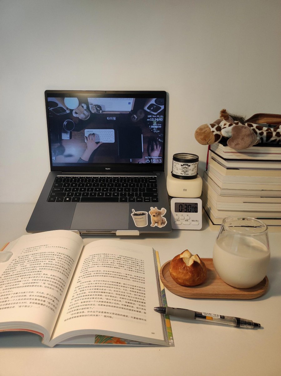 ElishaTrobye0h's tweet photo. Just finished Normal People and it’s the kind of quiet, raw love story that sticks with you for days. A must-read for anyone who loves character-driven tales. #BookLovers #ReadingLife， https://t.co/UGdRR94qYS