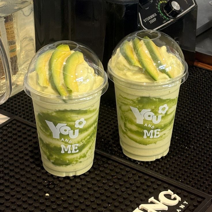 juyeosi's tweet photo. lebih suka smoothies mangga atau alpukat? https://t.co/Ql9xYOmu3b