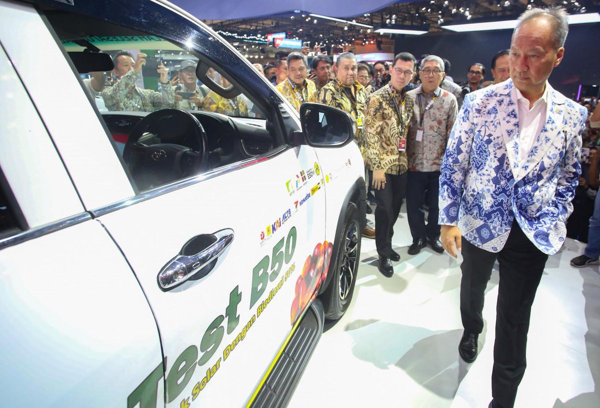 jakpost's tweet photo. Govt plans new EV incentives even as sales soar - Regulations - The Jakarta Post #jakpost https://t.co/fJ8Cuhm52m https://t.co/WNvrjs7S2r