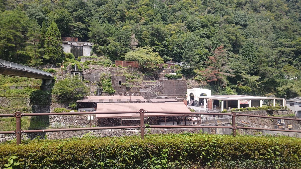 A______3_9's tweet photo. 山口県にある、『地底王国 三川ムーバレー』に行ってきました。

もともとは、本物のタングステン鉱山を 閉山後に1部をテーマパークにしたものです。

坑道は本物、リアルな体験が出来ます🙋

しかも、超涼しいですよ。🌡️

#夏 #休み #テーマパーク #山口県 https://t.co/8ZOS6DuRDK