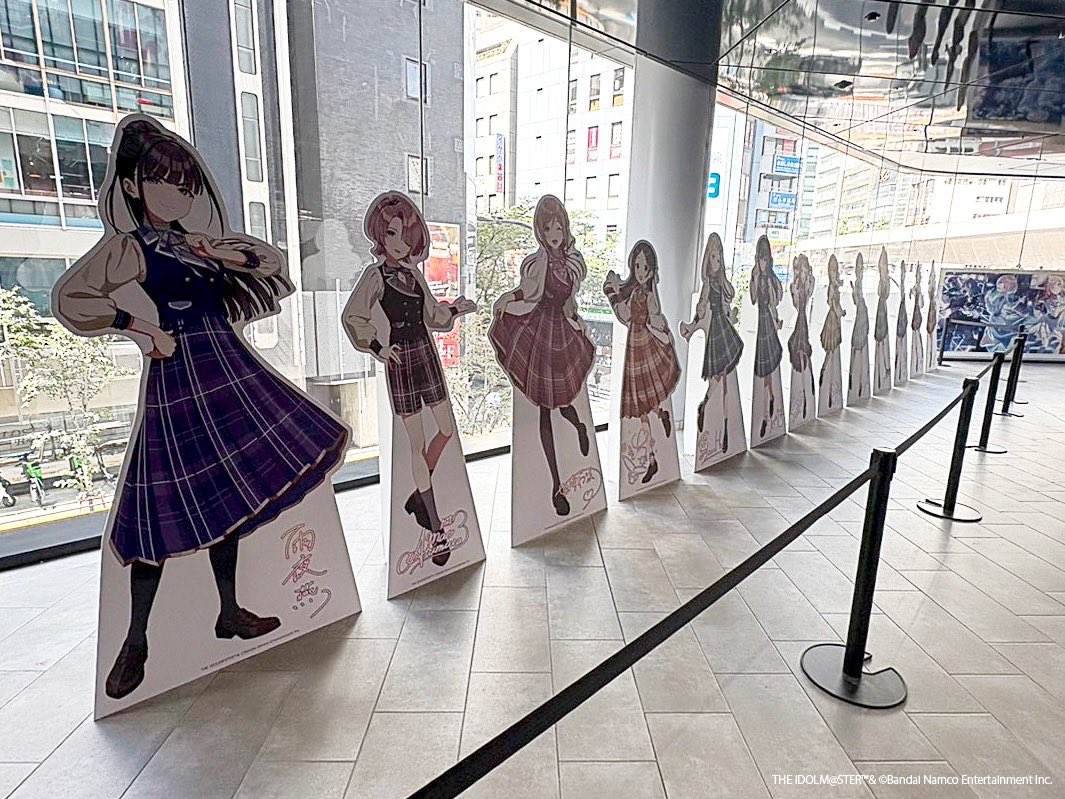 hatsuboshistore's tweet photo. ／
学園アイドルマスター ハツボシストア
2階「桜丘広場」に等身大パネルが登場中🎀
＼

オープンを記念して13名全員の等身大パネルが登場！
「クラシカル制服」衣装の新商品も、本日から販売スタート♪

▼ハツボシストアONLINEでもお取り扱い中
https://t.co/7I30BEsjEe

#学マス #ハツボシストア https://t.co/RlUlxubTJn