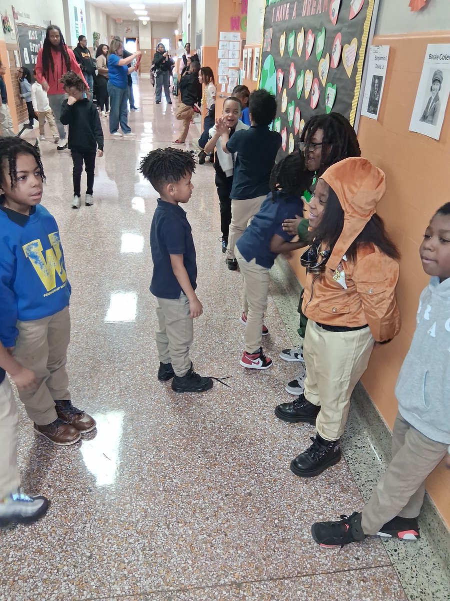 CPlanet0506's tweet photo. Curiosity is feeds the mind.
 #FPCSWD
#FriendshipsJourneyto30 
#OneFriendship
#AspireMore
@FPCS_Woodridge
@FriendshipPCS https://t.co/FbZJTDqPXA