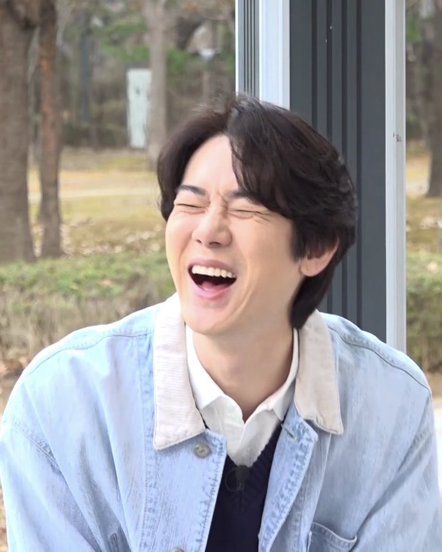 myysyoo_'s tweet photo. THE CUTEST! When he laughs out loud and goes (≧▽≦) — pure serotonin overload 🤍🤍🤍

4 more days until we see his adorable eye lines again in #WheneverPossible season 5‼️

#유연석 #YooYeonSeok #틈만나면 https://t.co/JxJ5sccQCg