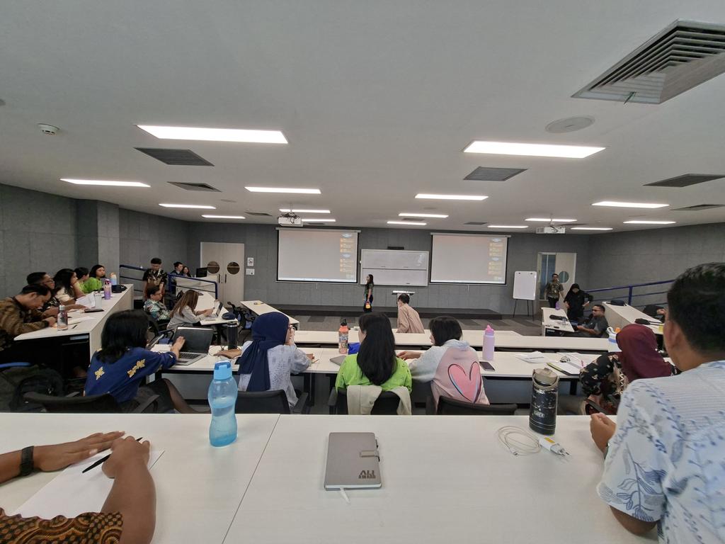 CIR_Mrp's tweet photo. Badan meeting otak ke bola 😂 https://t.co/Kj2d7K8KDZ