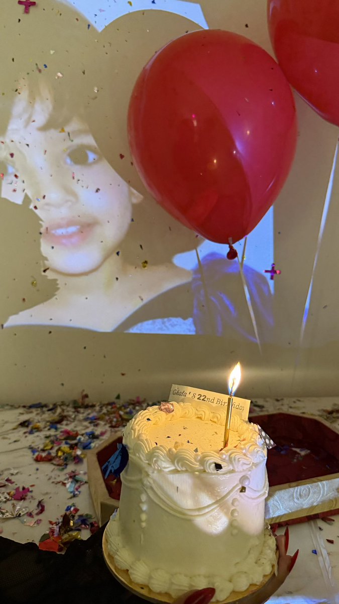 9halli_'s tweet photo. ❣️Happy New Year to me❣️
أهلاً بشمعه الثانية وعشرون!
21 عام في زحام من النعم

officially ❣️ 22’s chapter unlocked https://t.co/TuEgTt6Tjl