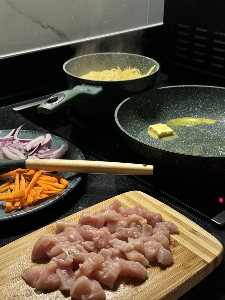 tamuNICOLEE's tweet photo. I've made homemade breakfast! So, grab a plate before starting your 24hour Friday! 🥗✨ https://t.co/Dt2JXe4XI2